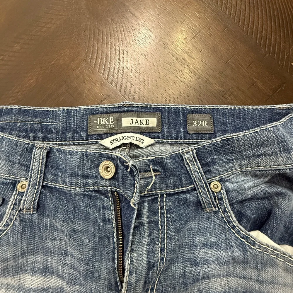 BKE Men's Washed Light Blue Relaxed Jeans - Picture 3 of 4